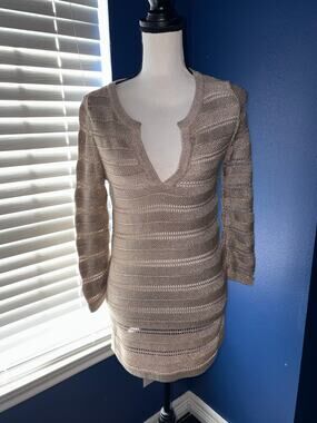 albots XS Textured Knit V‑Neck Sweater – Gold, EUC